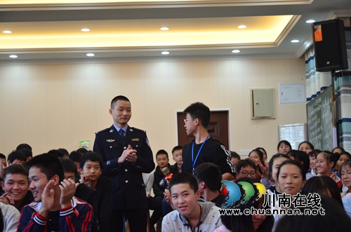 四川警院警盾宣讲团到分水讲校园欺凌交通安全(图10)