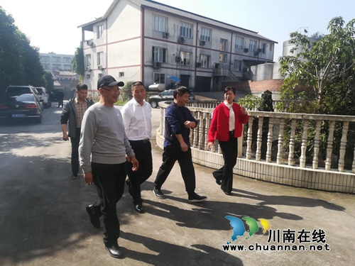 甘孜州政协主席到云龙镇调研青稞酒生产基地(图1)