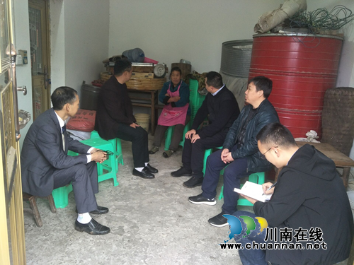 郑盛文到合江县参宝镇指导脱贫攻坚工作(图1)