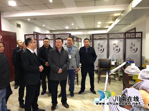 泸县人大常委会主任颜习林率队到太伏中心卫生院调研指导(图1) 泸县人大常委会主任颜习林率队到太伏中心卫生院调研指导(图1)