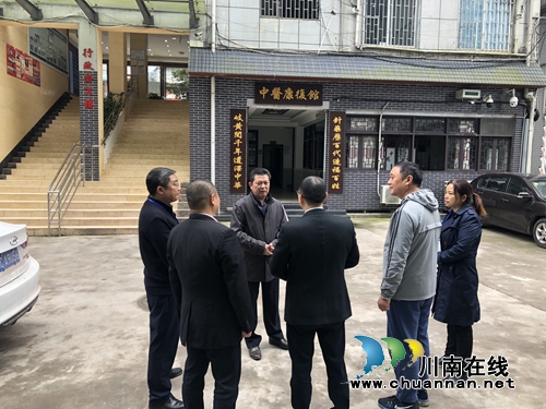 泸县人大常委会主任颜习林率队到太伏中心卫生院调研指导(图2) 泸县人大常委会主任颜习林率队到太伏中心卫生院调研指导(图2)