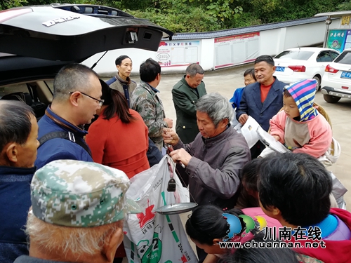 泸县喻寺镇周堰村召开红花种植培训会(图2) 泸县喻寺镇周堰村召开红花种植培训会(图2)