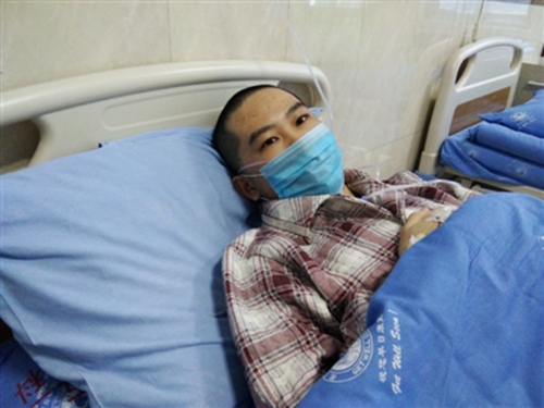 自贡小伙：如果死了，希望用我眼睛去看世界(图1)