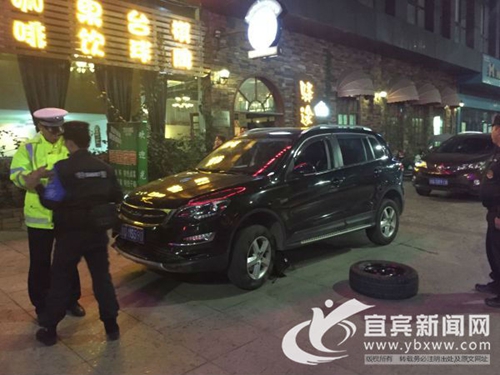 宜宾女司机疯狂连撞两车后逃逸&nbsp;喝酒惹的祸！(图1)