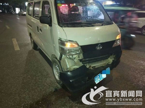 宜宾女司机疯狂连撞两车后逃逸&nbsp;喝酒惹的祸！(图2)