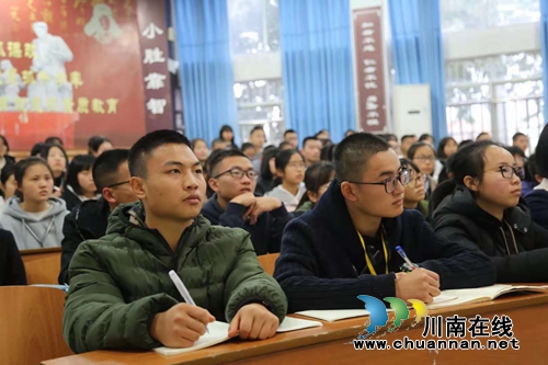 青年诗人陈宗华回母校泸县二中分享诗歌创作(图5)