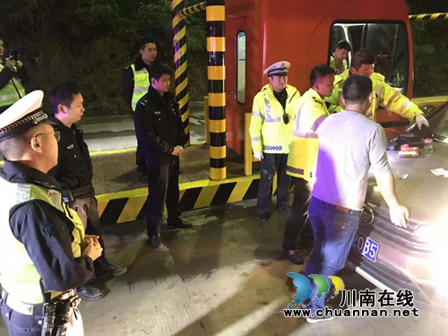 泸州色司机载客生邪念 高速交警快速出动抓获(图1) 泸州色司机载客生邪念 高速交警快速出动抓获(图1)