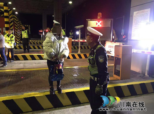 泸州色司机载客生邪念 高速交警快速出动抓获(图5) 泸州色司机载客生邪念 高速交警快速出动抓获(图5)