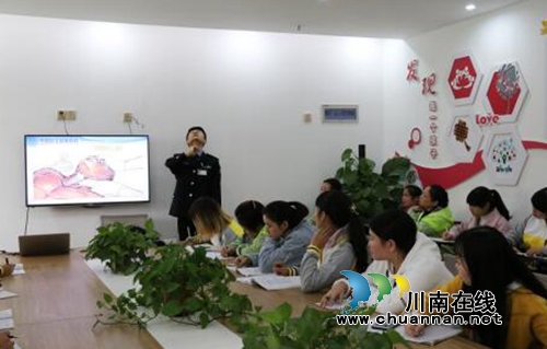 江阳区张坝幼儿园结合“119消防安全日”开展急救安全培训(图1) 江阳区张坝幼儿园结合“119消防安全日”开展急救安全培训(图1)