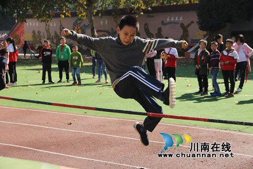 泸县太伏小学举行第25届田径运动会(图3)