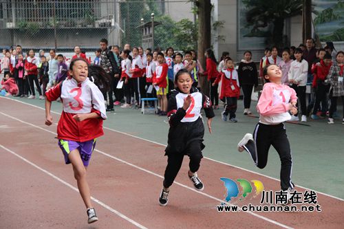 泸县太伏小学举行第25届田径运动会(图2)