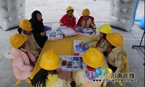 万诚国际星期8小镇走进沙田小学&nbsp;用心温暖寒冬(图4)