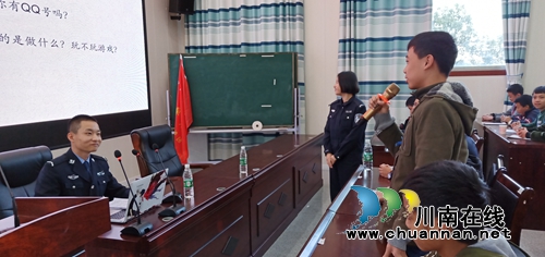 进两校讲四场&nbsp;四川警察学院警盾宣讲团受追捧(图2)