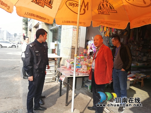 江阳区张坝街道开展校园周边商铺安全工作大检查(图1)