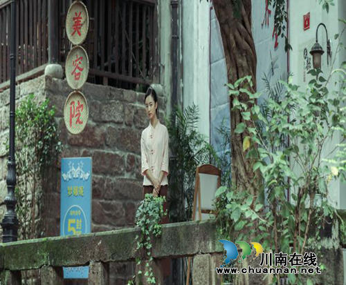 泸县二中校友詹媛源在金鸡百花电影节走红毯(图4) 泸县二中校友詹媛源在金鸡百花电影节走红毯(图4)