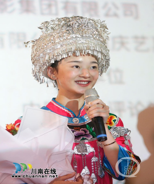 泸县二中校友詹媛源在金鸡百花电影节走红毯(图7) 泸县二中校友詹媛源在金鸡百花电影节走红毯(图7)