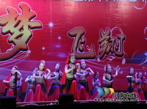 泸县二中校友詹媛源在金鸡百花电影节走红毯(图9) 泸县二中校友詹媛源在金鸡百花电影节走红毯(图9)