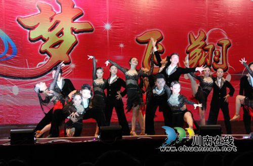 泸县二中校友詹媛源在金鸡百花电影节走红毯(图8) 泸县二中校友詹媛源在金鸡百花电影节走红毯(图8)