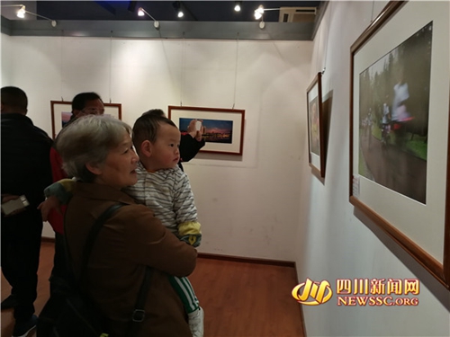 自贡两新组织举行纪念改革开放40周年书画展(图2)