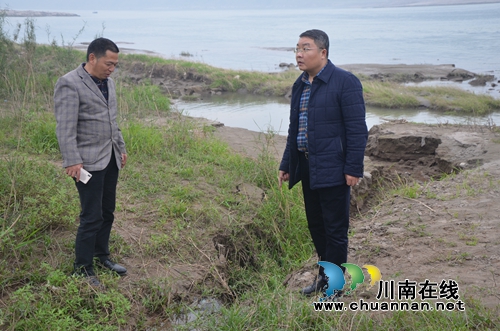 泸县太伏镇开展长江沿线入河排污口整治行动(图1)