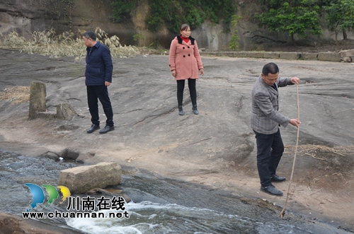 泸县太伏镇开展长江沿线入河排污口整治行动(图3)