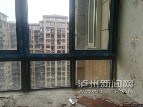 泸州：人不在家防盗窗被强拆&nbsp;业主质问物管凭啥(图3)