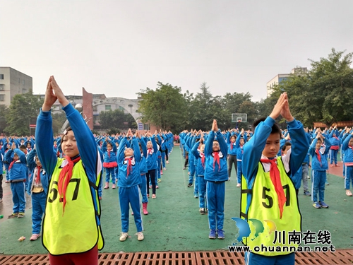 泸县立石镇将《社会主义核心价值观》《国家》两首歌曲纳入校园阳光大课间运动(图1)
