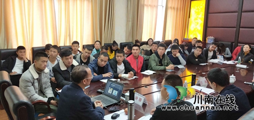 泸县举行“创响龙城”小微企业创业沙龙活动(图2)