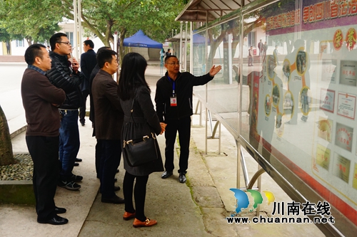 泸县人大常委会调研泸县建校“七五”普法工作(图1)