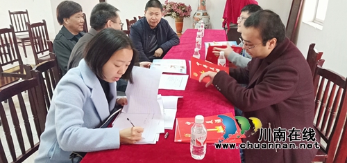 泸州市工商局验收泸县“依法治理标准化建设示范企业”工作(图1)