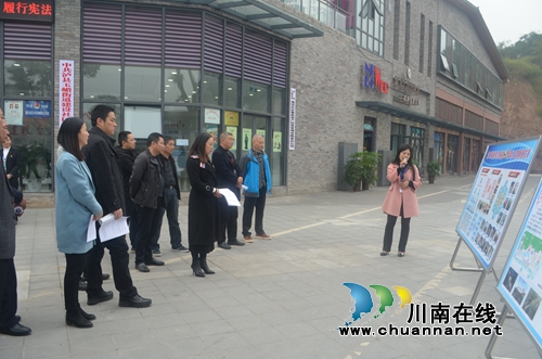 泸县玉蟾街道召开第三季度村（社区）党建工作流动现场评议会(图2)