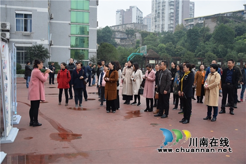西南医科大学2018年党支部书记培训班学员莅临泸州十八中参观党建阵地(图1)
