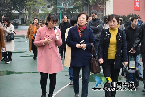 西南医科大学2018年党支部书记培训班学员莅临泸州十八中参观党建阵地(图5)