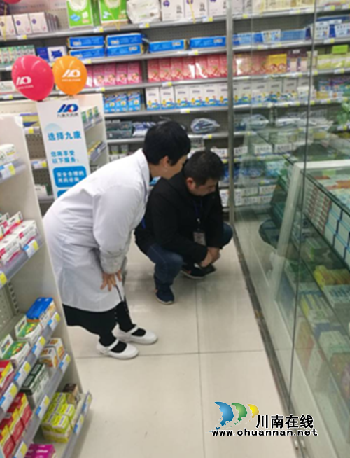 龙马潭区红星街道食药所开展二类医疗器械备案核查工作(图1)