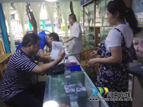 龙马潭区红星街道食药所开展二类医疗器械备案核查工作(图2)