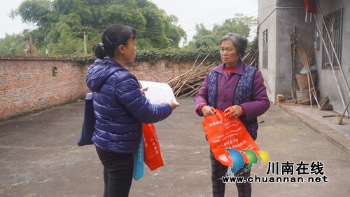 泸县立石镇开展党风廉政建设社会评价大宣传大走访活动(图1)