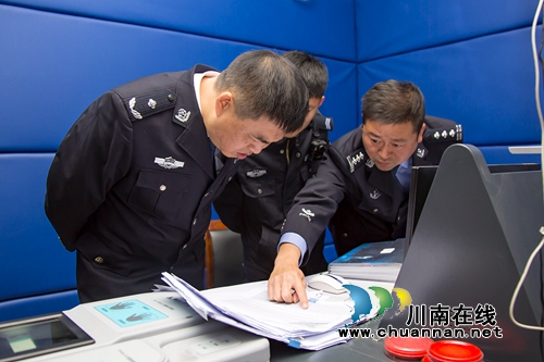 泸州市副市长、公安局长何绍明视察了解泸县公安工作(图3)