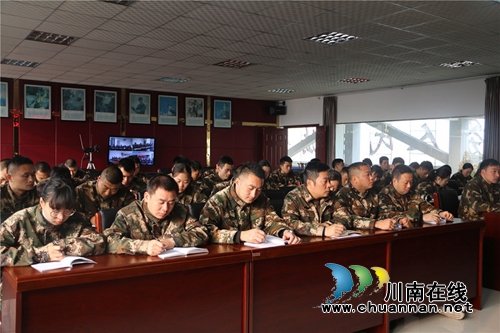 泸县公安局消防党支部组织召开学习贯彻******授旗训词动员会(图1)