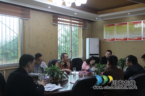 泸州市爱卫办对棉花坡镇创建省级卫生乡镇进行市级技术评估(图1)