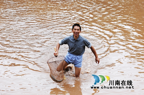 捉鱼庆丰收！泸州叙永举办首届“乡村捉鱼节”(图2)