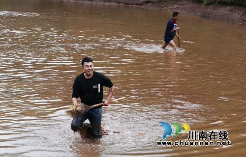 捉鱼庆丰收！泸州叙永举办首届“乡村捉鱼节”(图4)