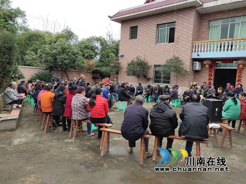 泸县太伏镇召开院坝会听民情、解民忧、排民难(图2)