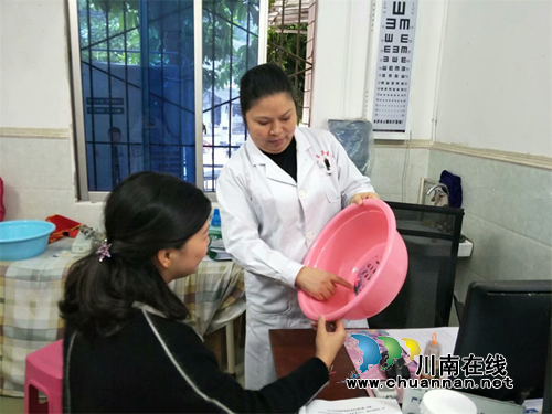 纳溪区龙车镇卫生院“无缝对接”开展“12340”宣传活动(图1)