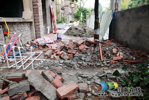 龙马潭区：叫停别墅违建装修&nbsp;自拆未果就强拆(图2)