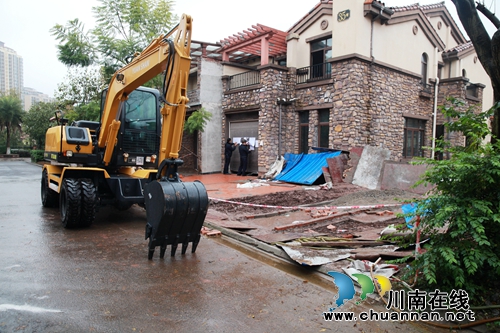 龙马潭区：叫停别墅违建装修&nbsp;自拆未果就强拆(图3)