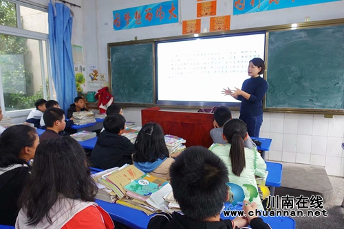 警盾公益宣讲团:宣讲可定制 师生点赞送锦旗(图10) 警盾公益宣讲团:宣讲可定制 师生点赞送锦旗(图10)