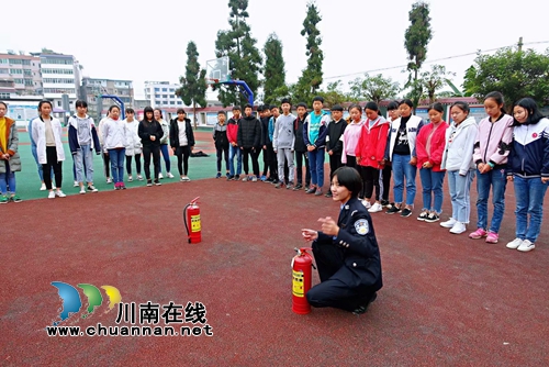 警盾公益宣讲团:宣讲可定制 师生点赞送锦旗(图9) 警盾公益宣讲团:宣讲可定制 师生点赞送锦旗(图9)