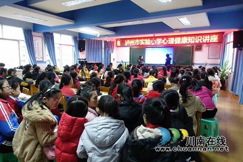 警盾公益宣讲团:宣讲可定制 师生点赞送锦旗(图13) 警盾公益宣讲团:宣讲可定制 师生点赞送锦旗(图13)