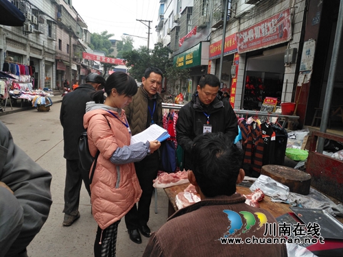 泸县太伏镇开展猪肉市场专项检查(图1) 泸县太伏镇开展猪肉市场专项检查(图1)