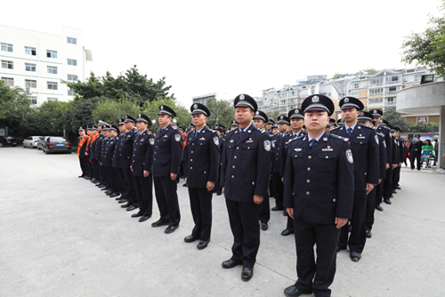 自贡荣县警方举行首个“荣誉授予日”仪式(图4)